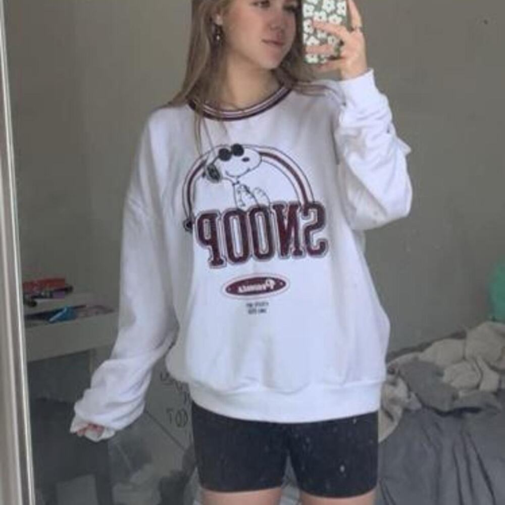 White peanuts snoopy crewneck sweatshirt